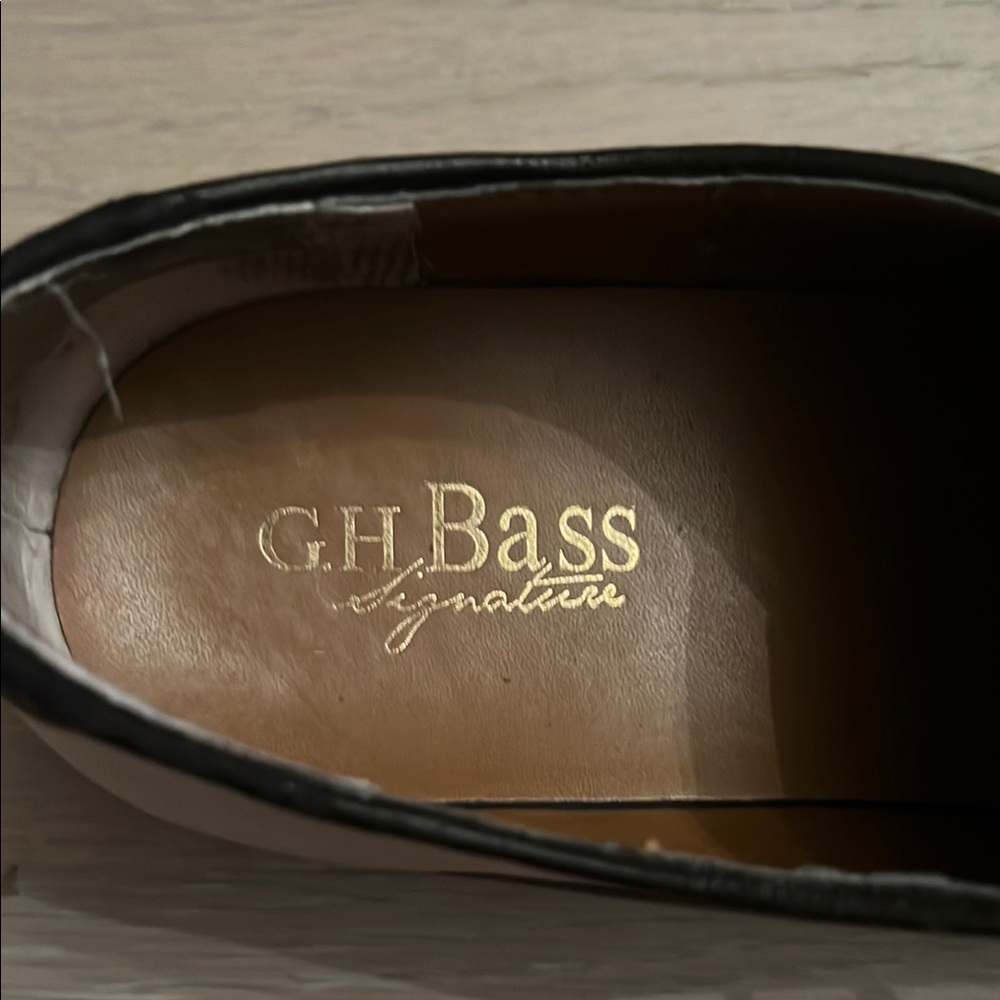 G.H. Bass & Co. Cream and Brown Oxford Shoes Classic Design - Picture 2 of 6